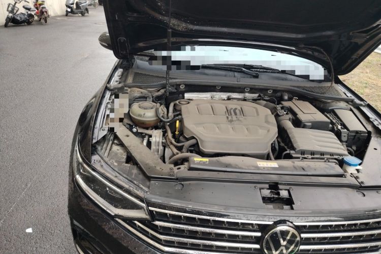 Used Volkswagen Magotan 2023 2 Million Units Commemorative Edition 330TSI DSG Luxury Version Engine Bay Right