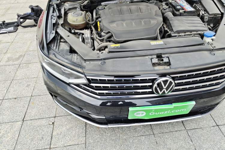 Used Volkswagen Magotan 2023 2 Million Units Limited Edition 330TSI DSG Leading Version Engine Bay Right