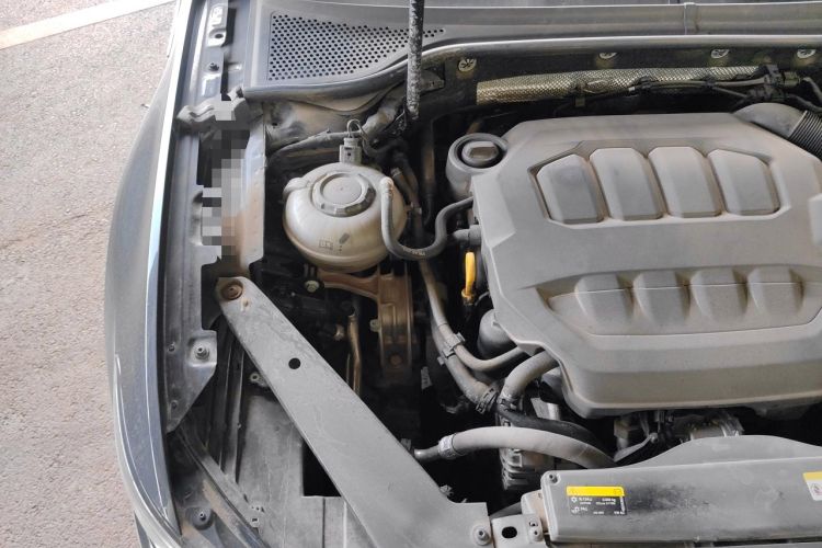 Used Volkswagen Magotan 2023 2 Million Units Limited Edition 330TSI DSG Leading Version Engine Bay Right