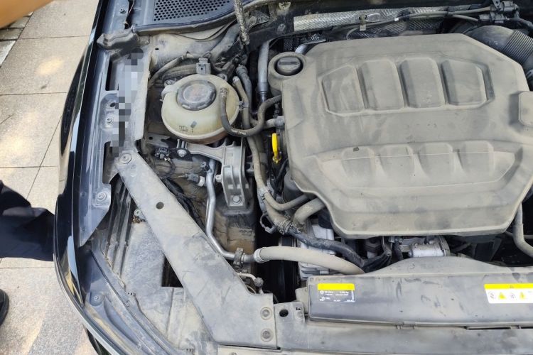 Used Volkswagen Magotan 2023 2 Million Units Limited Edition 330TSI DSG Leading Version Engine Bay Right