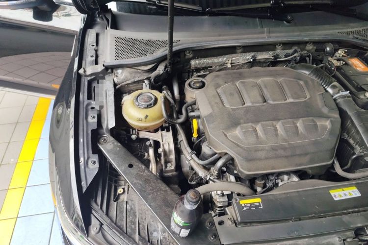 Used Volkswagen Magotan 2023 2 Million Units Limited-Edition 380TSI DSG Flagship Version Engine Bay Right