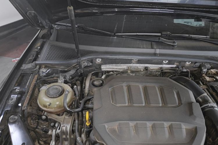 Used Volkswagen Magotan 2023 2 Million Units Limited-Edition 380TSI DSG Flagship Version Engine Bay Right