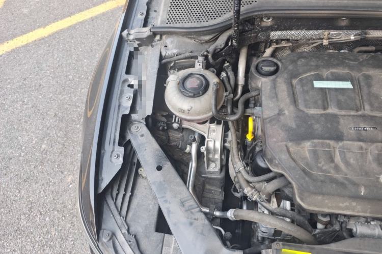 Used Volkswagen Magotan 2023 2 Million Units Limited Edition 330TSI DSG Leading Version Engine Bay Right