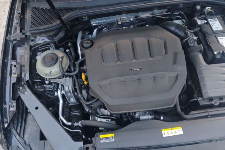 Used Volkswagen Magotan 2023 2 Million Units Commemorative Edition 330TSI DSG Luxury Version Engine Bay Right