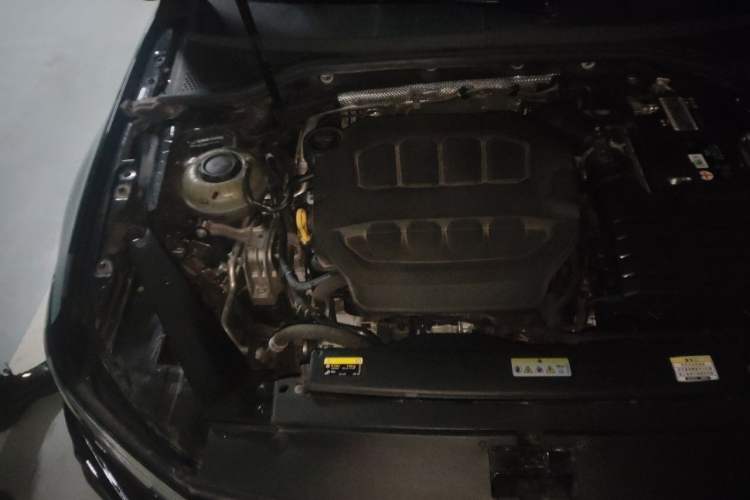 Used Volkswagen Magotan 2023 2 Million Units Commemorative Edition 330TSI DSG Luxury Version Engine Bay Right