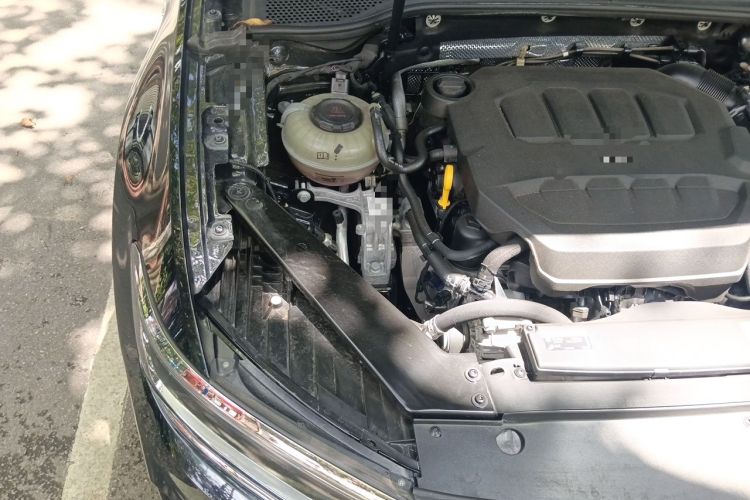 Used Volkswagen Magotan 2023 2 Million Units Commemorative Edition 330TSI DSG Luxury Version Engine Bay Right