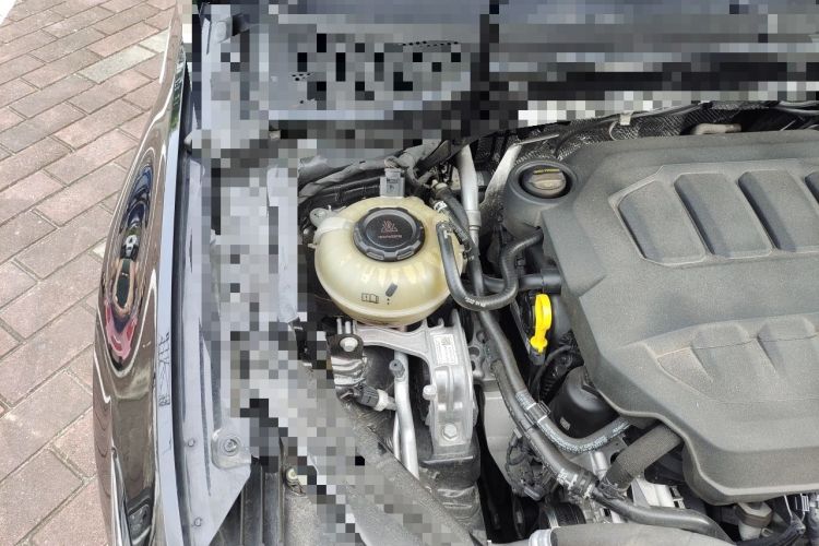 Used Volkswagen Magotan 2023 2 Million Units Commemorative Edition 330TSI DSG Luxury Version Engine Bay Right