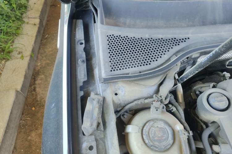 Used Volkswagen Magotan 2023 2 Million Units Commemorative Edition 330TSI DSG Luxury Version Engine Bay Right