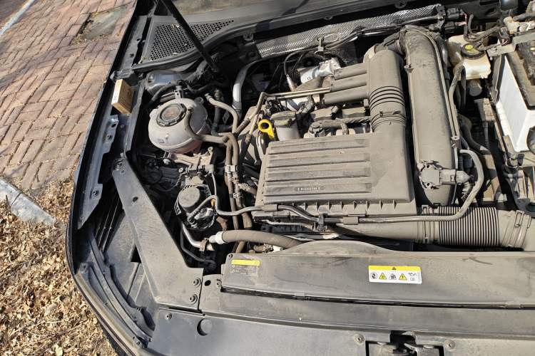 Used Volkswagen Magotan 2023 2 Million Units Limited-Edition 280TSI DSG Comfort Version Engine Bay Right