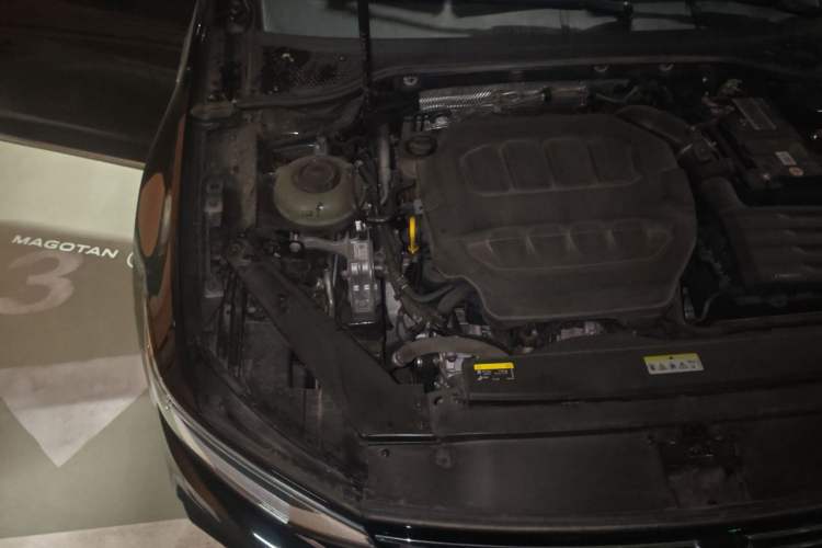 Used Volkswagen Magotan 2023 2 Million Units Limited Edition 330TSI DSG Leading Version Engine Bay Right