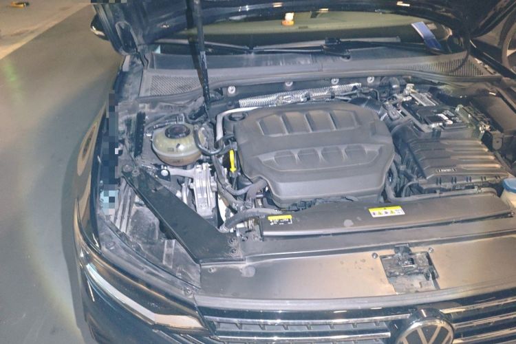 Used Volkswagen Magotan 2023 2 Million Units Commemorative Edition 330TSI DSG Luxury Version Engine Bay Right