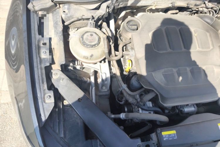 Used Volkswagen Magotan 2023 2 Million Units Commemorative Edition 330TSI DSG Luxury Version Engine Bay Right