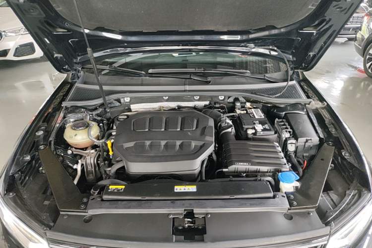 Used Volkswagen Magotan 2023 2 Million Units Limited Edition 330TSI DSG Leading Version Engine Bay