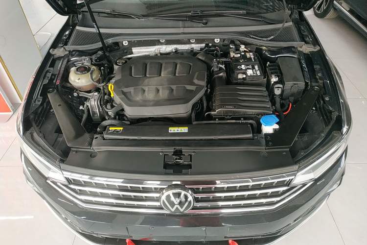 Used Volkswagen Magotan 2023 2 Million Units Commemorative Edition 330TSI DSG Luxury Version Engine Bay