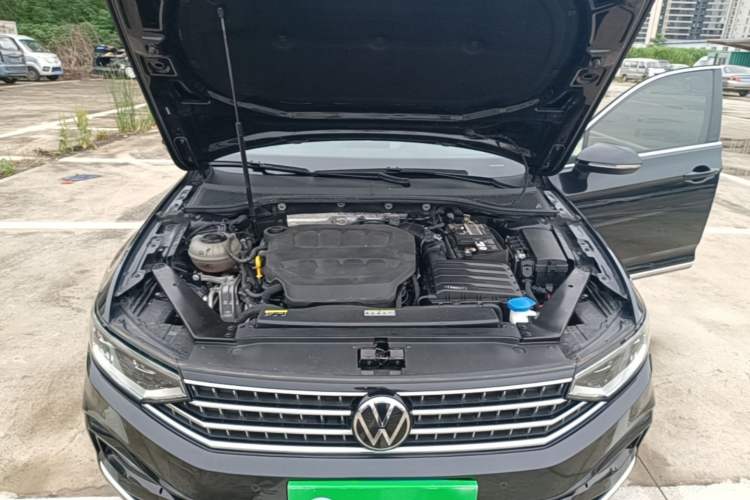 Used Volkswagen Magotan 2023 2 Million Units Limited Edition 330TSI DSG Leading Version Engine Bay