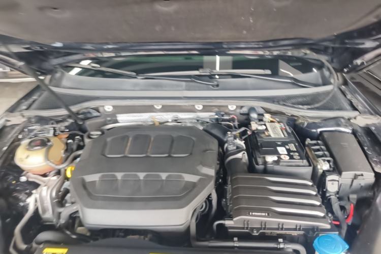 Used Volkswagen Magotan 2023 2 Million Units Limited Edition 330TSI DSG Leading Version Engine Bay