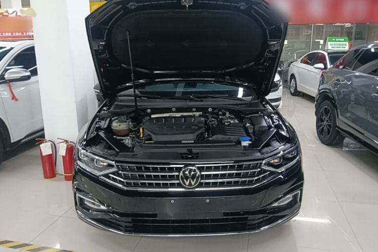 Used Volkswagen Magotan 2023 2 Million Units Commemorative Edition 330TSI DSG Luxury Version Engine Bay