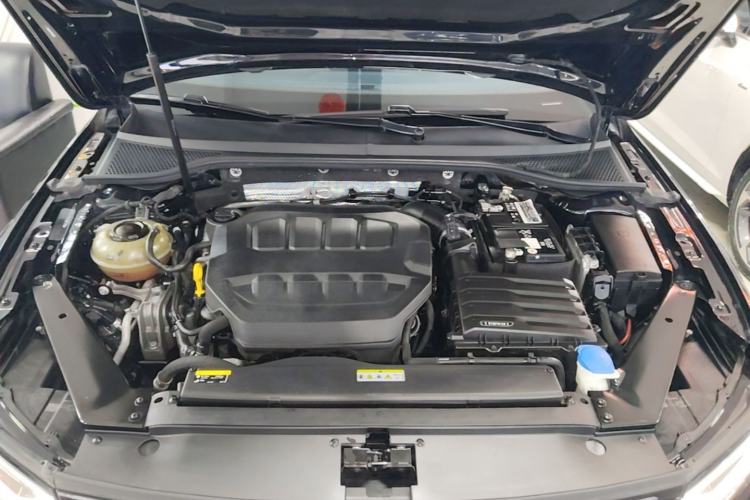 Used Volkswagen Magotan 2023 2 Million Units Commemorative Edition 330TSI DSG Luxury Version Engine Bay