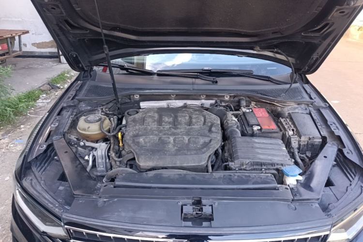 Used Volkswagen Magotan 2023 2 Million Units Commemorative Edition 330TSI DSG Luxury Version Engine Bay