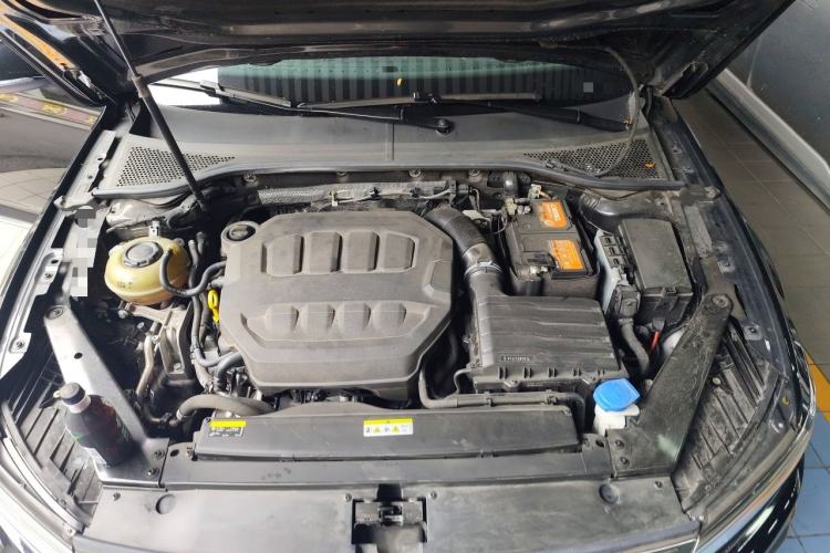 Used Volkswagen Magotan 2023 2 Million Units Limited-Edition 380TSI DSG Flagship Version Engine Bay