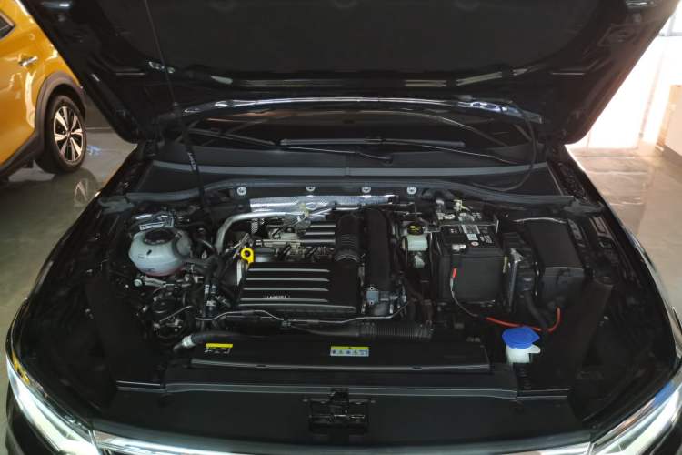 Used Volkswagen Magotan 2023 2 Million Units Limited-Edition 280TSI DSG Comfort Version Engine Bay