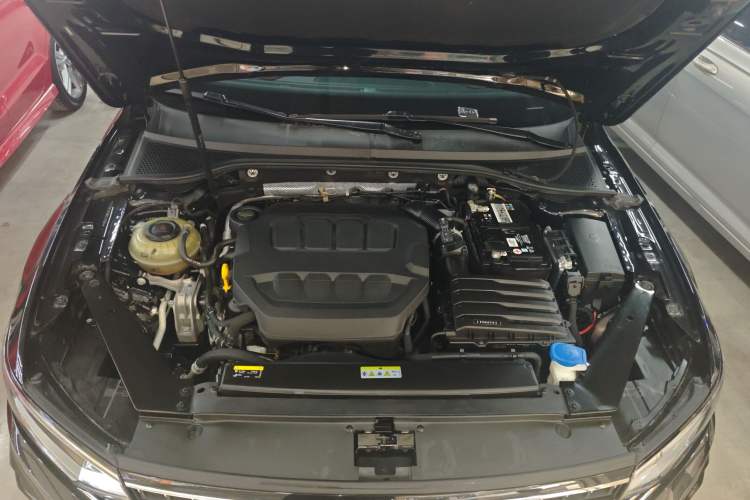 Used Volkswagen Magotan 2023 2 Million Units Commemorative Edition 330TSI DSG Luxury Version Engine Bay