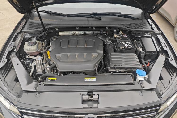 Used Volkswagen Magotan 2023 2 Million Units Commemorative Edition 330TSI DSG Luxury Version Engine Bay