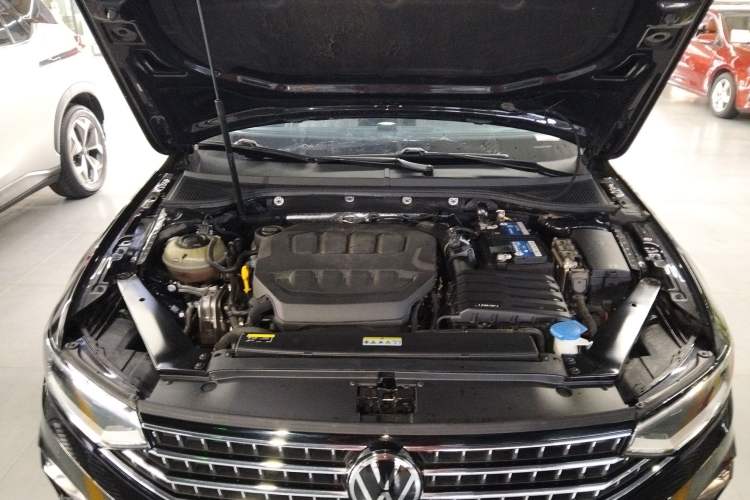 Used Volkswagen Magotan 2023 2 Million Units Commemorative Edition 330TSI DSG Luxury Version Engine Bay