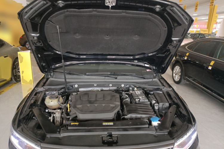 Used Volkswagen Magotan 2023 2 Million Units Commemorative Edition 330TSI DSG Luxury Version Engine Bay