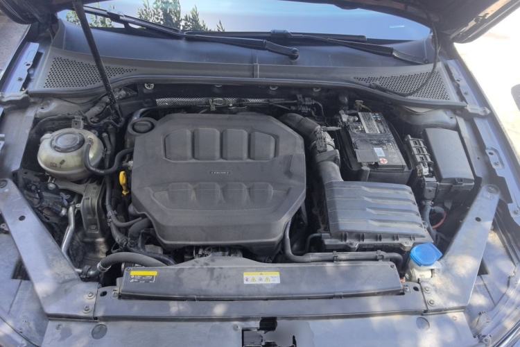 Used Volkswagen Magotan 2023 2 Million Units Commemorative Edition 330TSI DSG Luxury Version Engine Bay