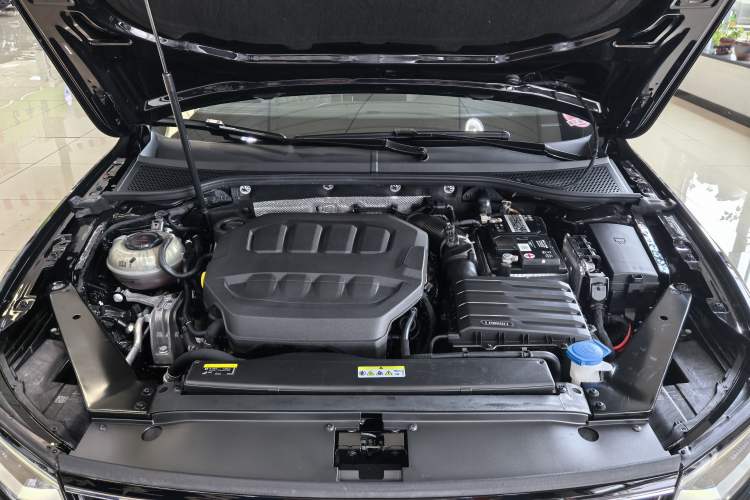 Used Volkswagen Magotan 2023 2 Million Units Commemorative Edition 330TSI DSG Luxury Version Engine Bay