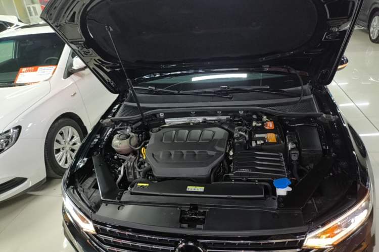 Used Volkswagen Magotan 2023 2 Million Units Commemorative Edition 330TSI DSG Luxury Version Engine Bay