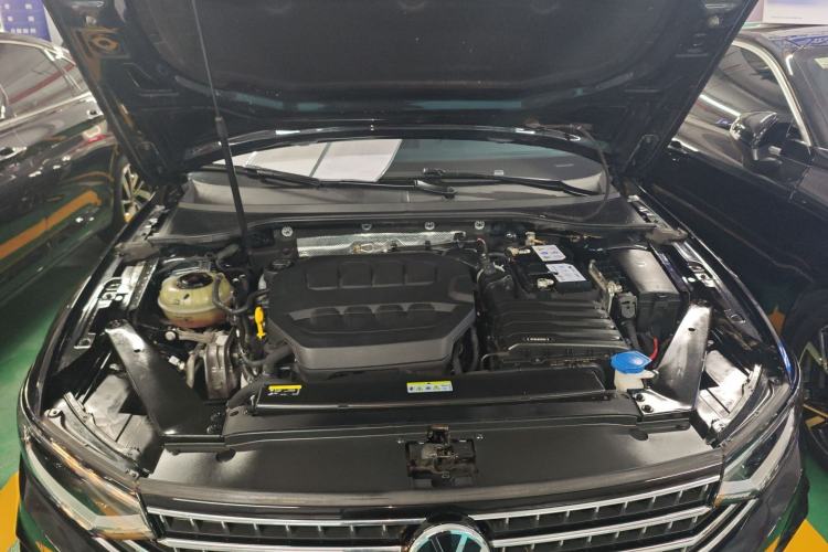 Used Volkswagen Magotan 2023 2 Million Units Limited Edition 330TSI DSG Leading Version Engine Bay