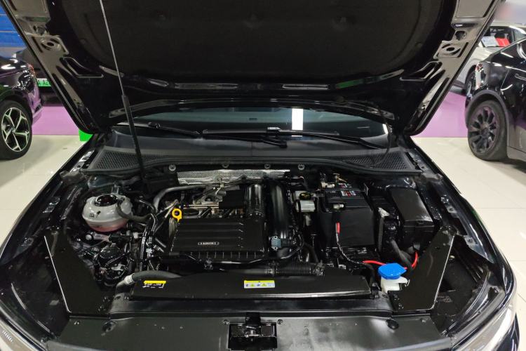 Used Volkswagen Magotan 2023 2 Million Units Limited-Edition 280TSI DSG Comfort Version Engine Bay