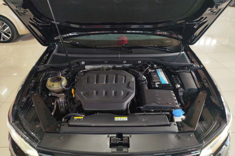 Used Volkswagen Magotan 2023 2 Million Units Limited Edition 330TSI DSG Leading Version Engine Bay