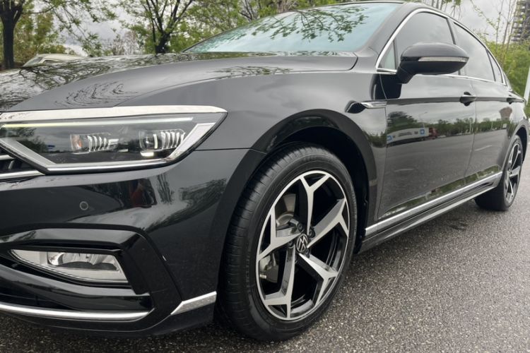 Used Volkswagen Magotan 2023 2 Million Units Commemorative Edition 330TSI DSG Luxury Version Exterior 1