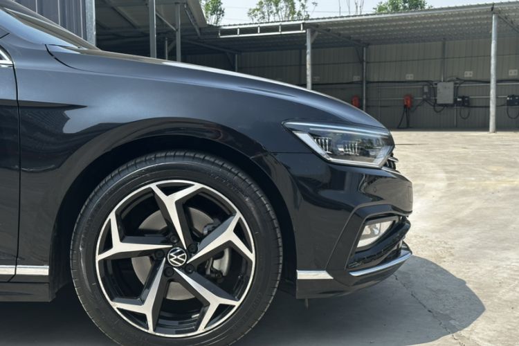 Used Volkswagen Magotan 2023 2 Million Units Limited Edition 330TSI DSG Leading Version Exterior 1