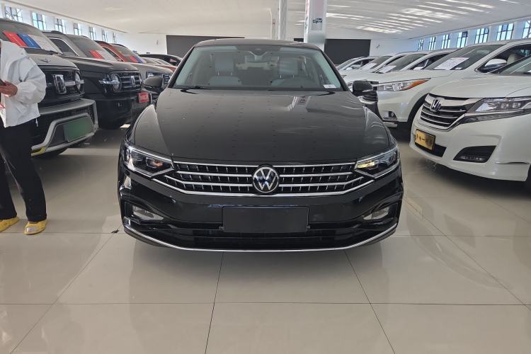 Used Volkswagen Magotan 2023 2 Million Units Limited Edition 330TSI DSG Leading Version Exterior 1