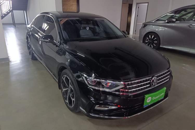 Used Volkswagen Magotan 2023 2 Million Units Limited Edition 330TSI DSG Leading Version Exterior 1