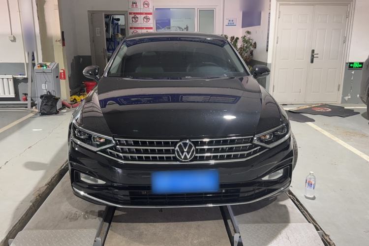 Used Volkswagen Magotan 2023 2 Million Units Limited Edition 330TSI DSG Leading Version Exterior 1