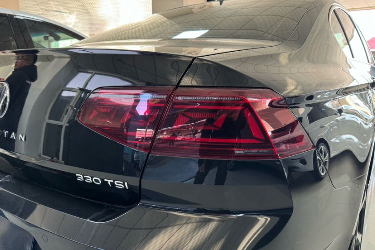 Used Volkswagen Magotan 2023 2 Million Units Commemorative Edition 330TSI DSG Luxury Version Exterior 12