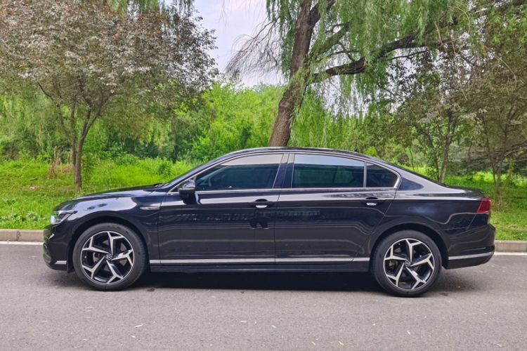Used Volkswagen Magotan 2023 2 Million Units Commemorative Edition 330TSI DSG Luxury Version Exterior 2
