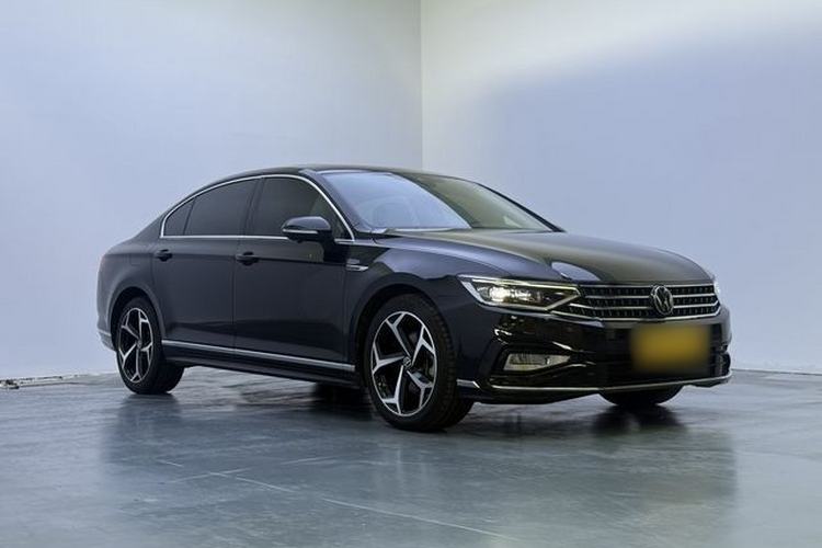 Used Volkswagen Magotan 2023 2 Million Units Commemorative Edition 330TSI DSG Luxury Version Exterior 2