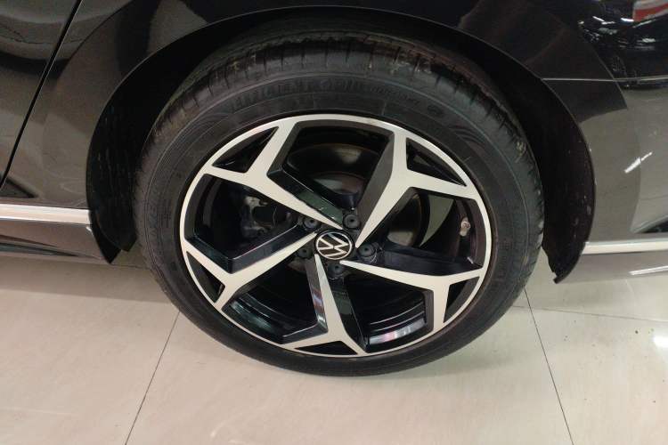 Used Volkswagen Magotan 2023 2 Million Units Commemorative Edition 330TSI DSG Luxury Version Exterior 2