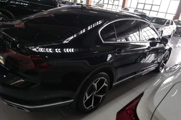 Used Volkswagen Magotan 2023 2 Million Units Commemorative Edition 330TSI DSG Luxury Version Exterior 2
