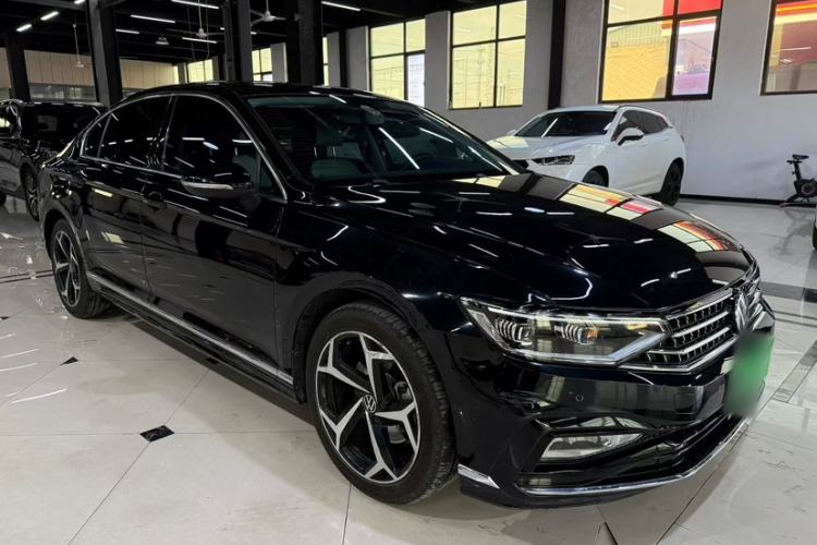 Used Volkswagen Magotan 2023 2 Million Units Limited Edition 330TSI DSG Leading Version Exterior 2