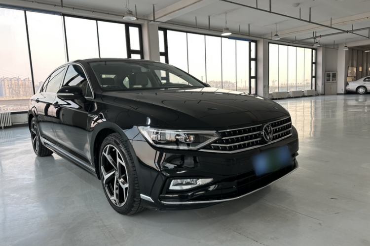 Used Volkswagen Magotan 2023 2 Million Units Commemorative Edition 330TSI DSG Luxury Version Exterior 2