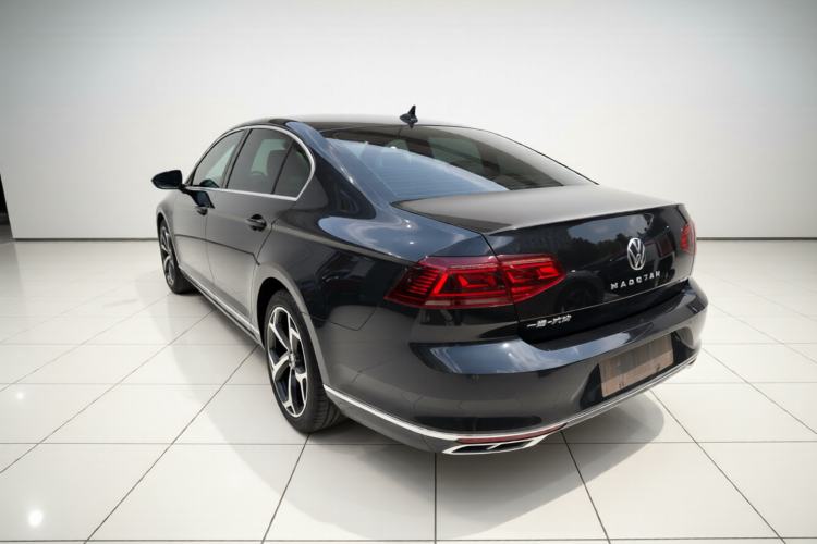 Used Volkswagen Magotan 2023 2 Million Units Limited Edition 330TSI DSG Leading Version Exterior 2