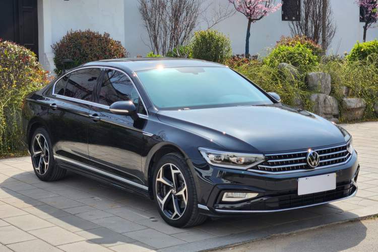 Used Volkswagen Magotan 2023 2 Million Units Limited Edition 330TSI DSG Leading Version Exterior 2