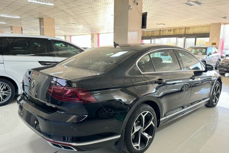 Used Volkswagen Magotan 2023 2 Million Units Commemorative Edition 330TSI DSG Luxury Version Exterior 2
